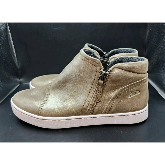 Clarks Pawley Joy Metallic Suede Slip On Side Zipper Sneaker Booties Size 8.5 - Picture 3 of 9